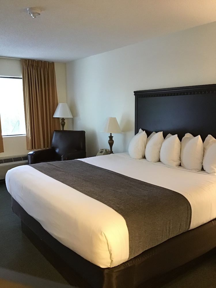 Brookwood Inn - photo 8