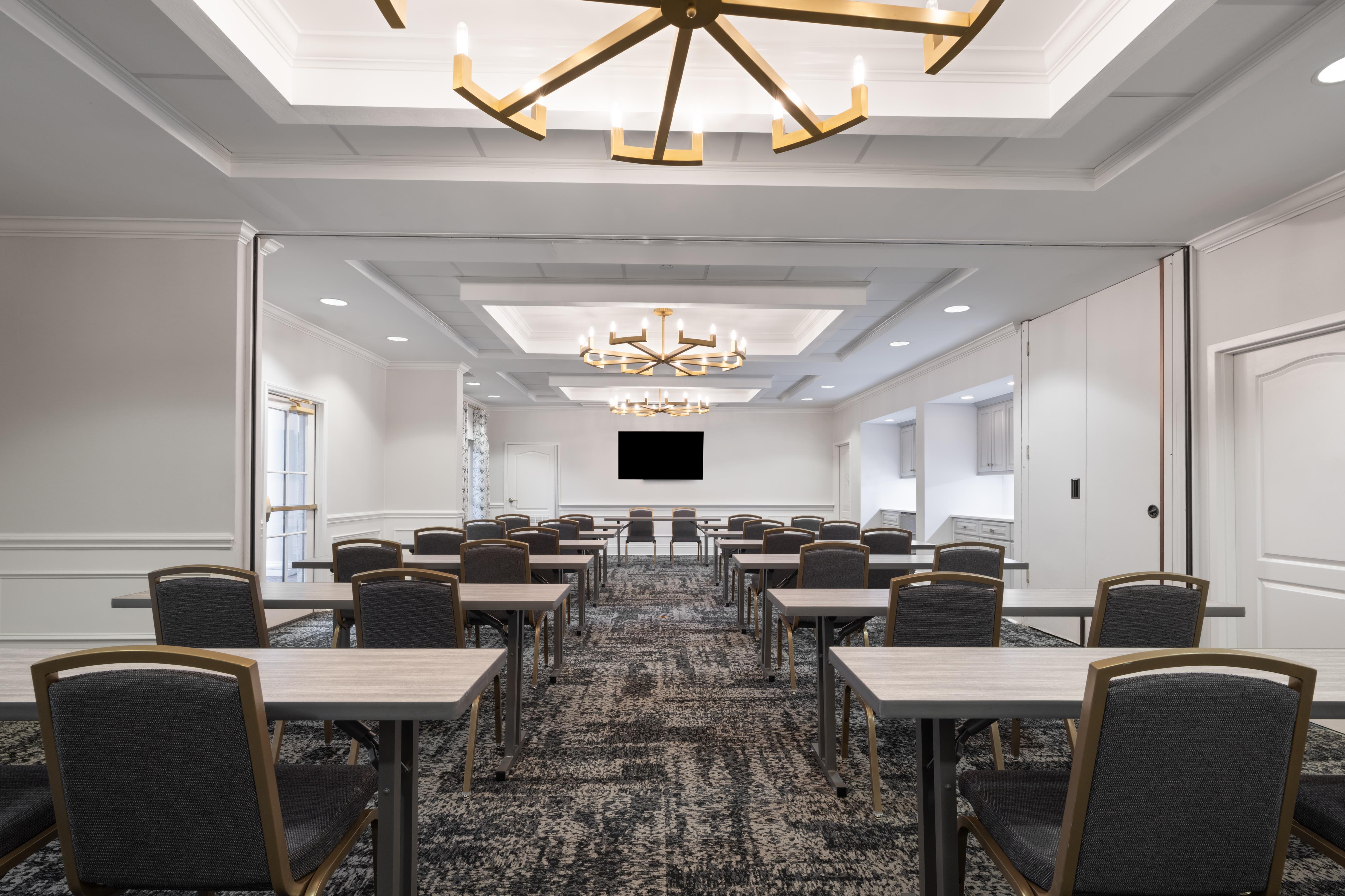 Hampton Inn & Suites Charlotte SouthPark at Phillips Place - photo 17