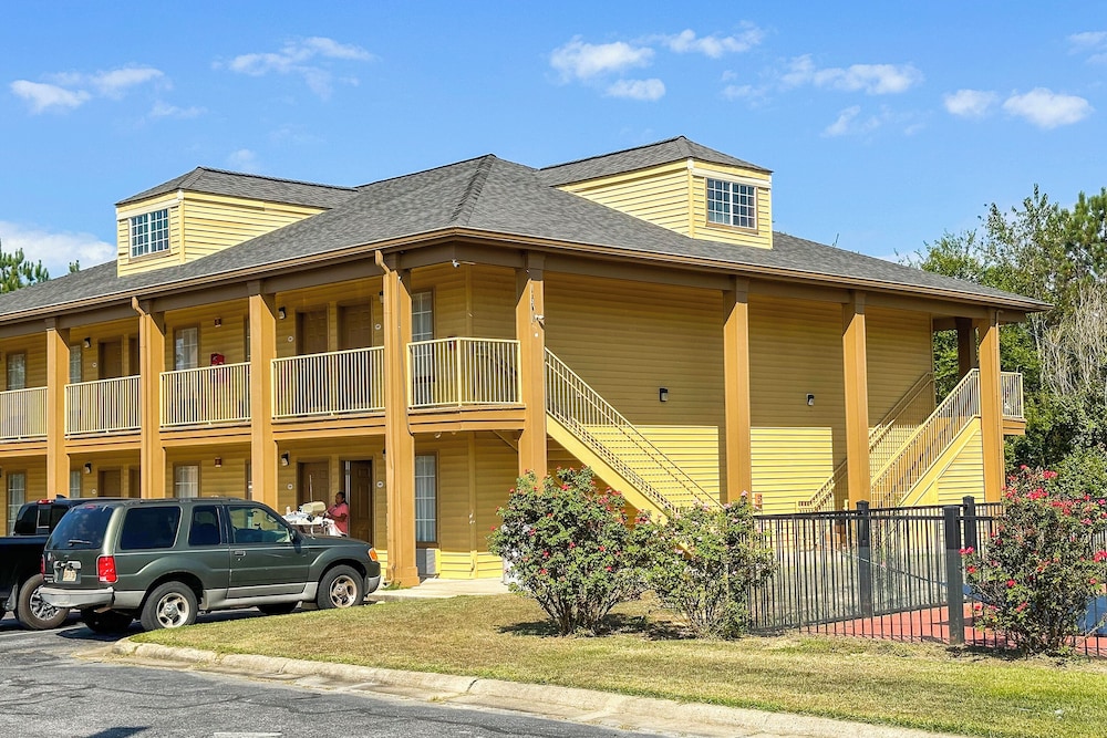 Bonita Lakes Inn by Capital O Meridian I20 - photo 82