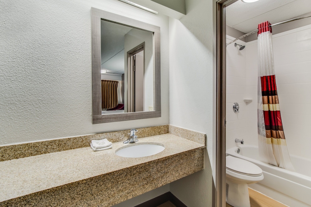 Red Roof Inn Columbia East Ft Jackson - photo 26