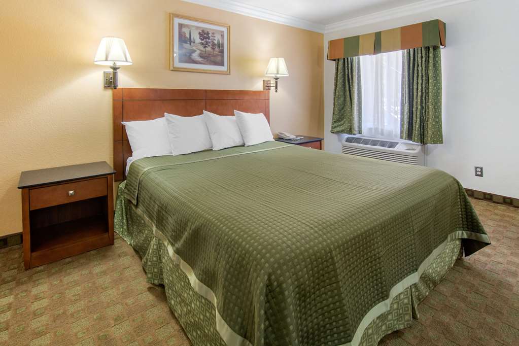 Rodeway Inn Adelanto US 395 - photo 8