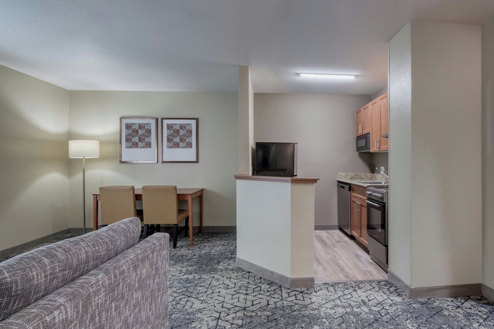 TownePlace Suites by Marriott Raleigh Cary Weston Parkway - photo 3