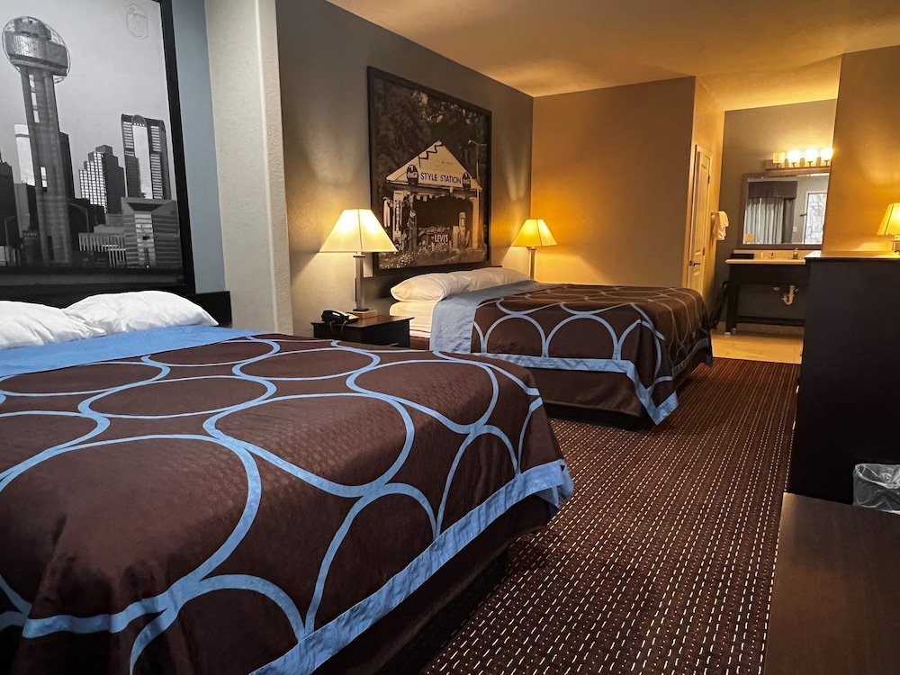 Super 8 by Wyndham Center - photo 34