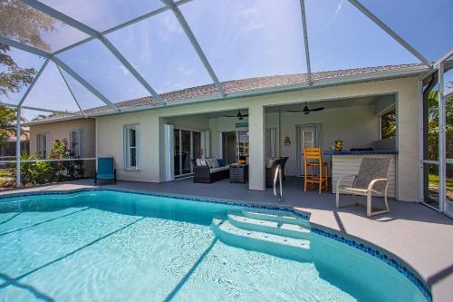 Charming Waterfront Vacation Rental with Fabulous Views and Easy Access to the Caloosahatchee River — 4-Star Luxury Hotel in Cape Coral, United States