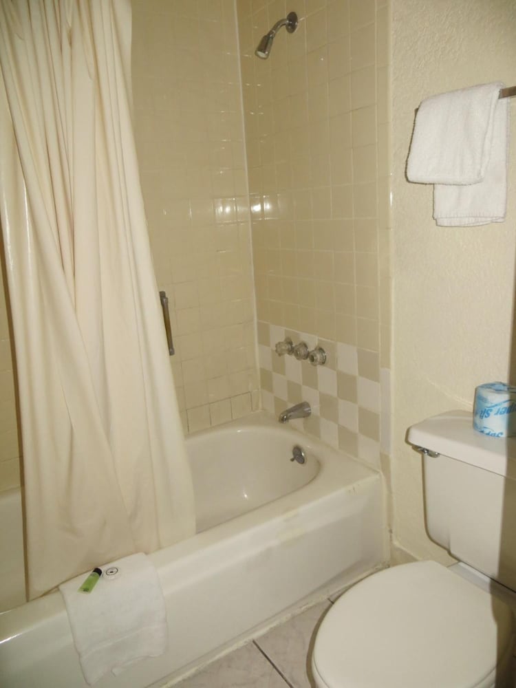 Premier Inns Metro Center - photo 31