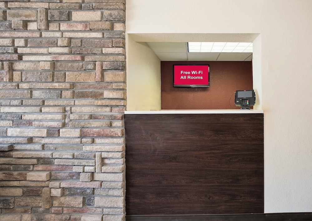 Red Roof Inn Cortland - photo 3