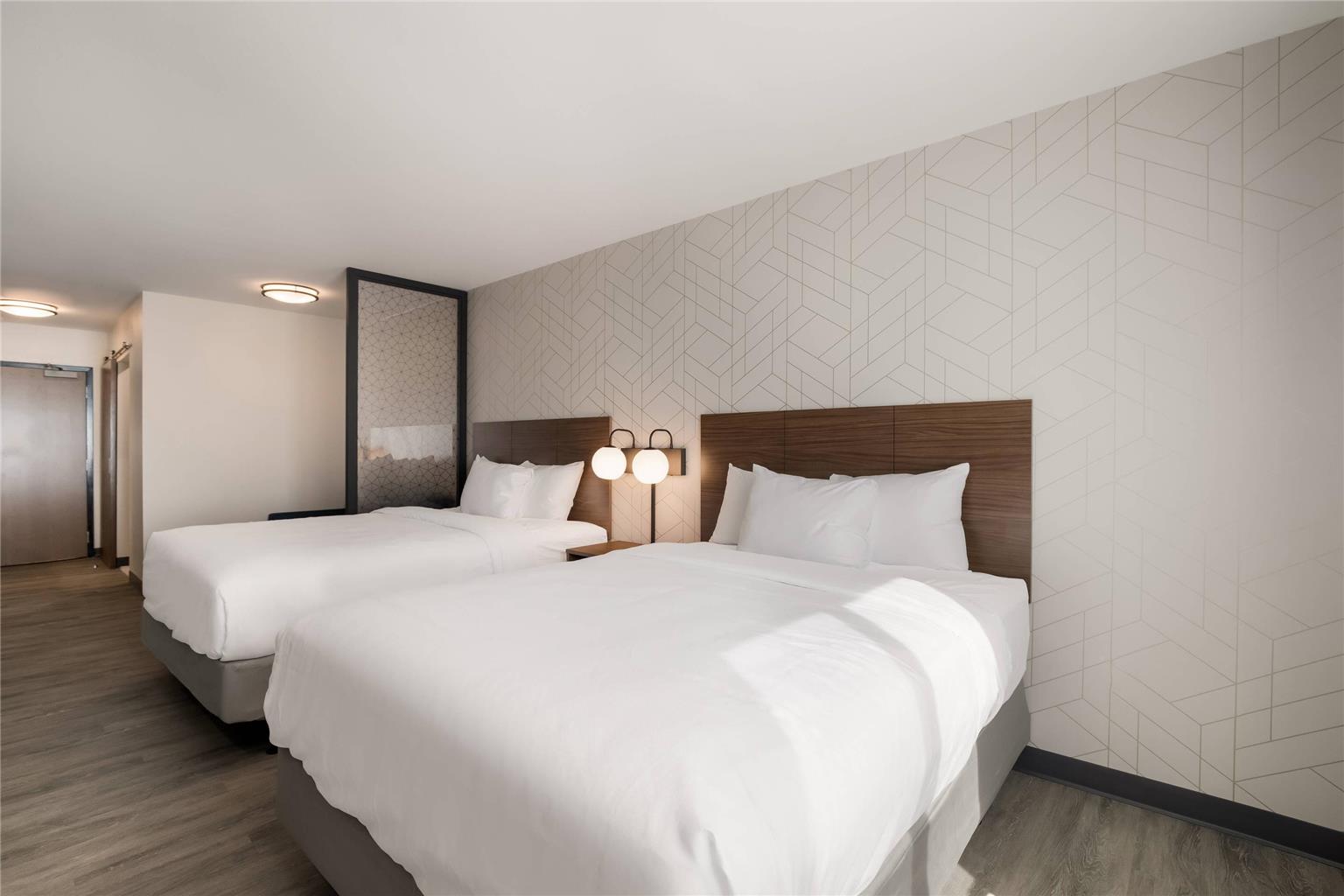 Everhome Suites Corona - photo 10