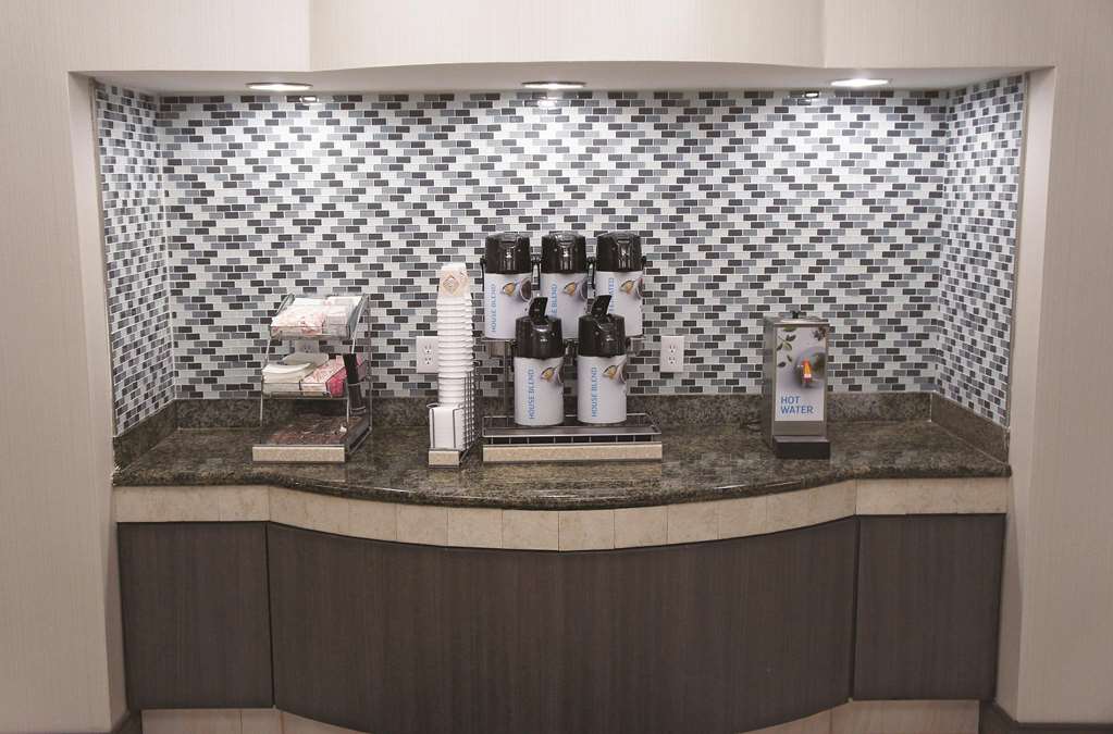 La Quinta Inn & Suites by Wyndham Covington - photo 27