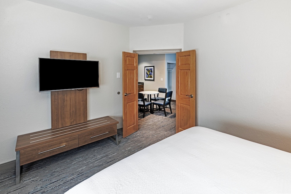 Holiday Inn Express & Suites Tulsa S Broken Arrow Hwy 51 by IHG - photo 19