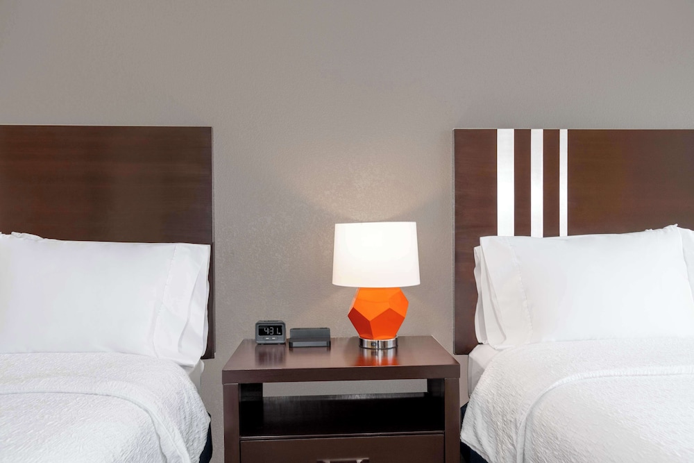 Hampton Inn & Suites Madison Downtown - photo 10