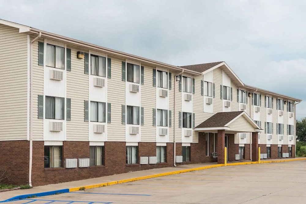 Amerihost Inn & Suites Kingdom City - featured photo