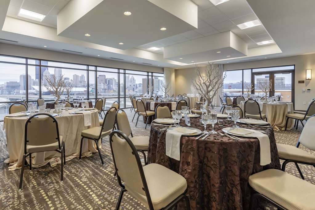 Comfort Inn & Suites Pittsburgh Northshore - photo 26