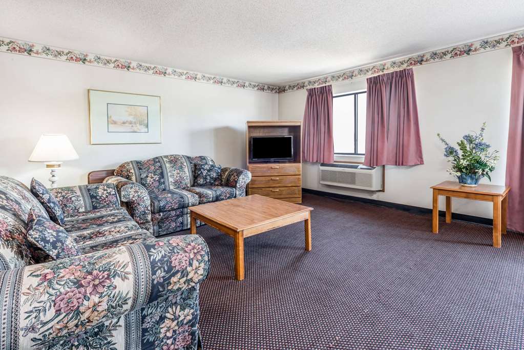 Super 8 by Wyndham Du Quoin - photo 12