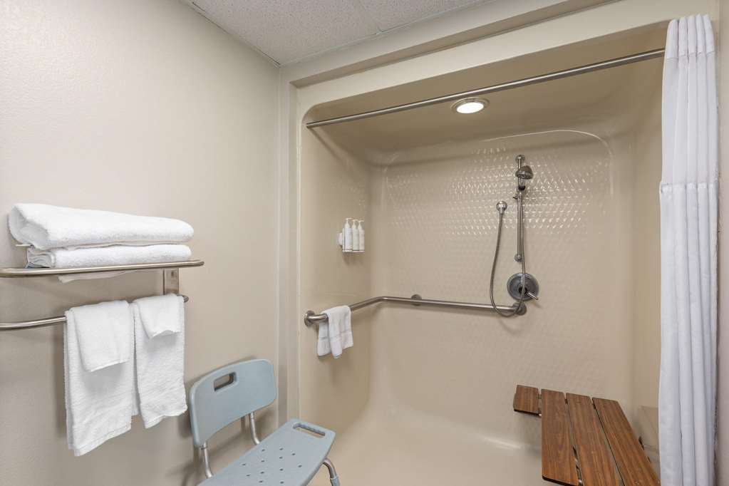 Days Inn by Wyndham Oak Grove Ft. Campbell - photo 15