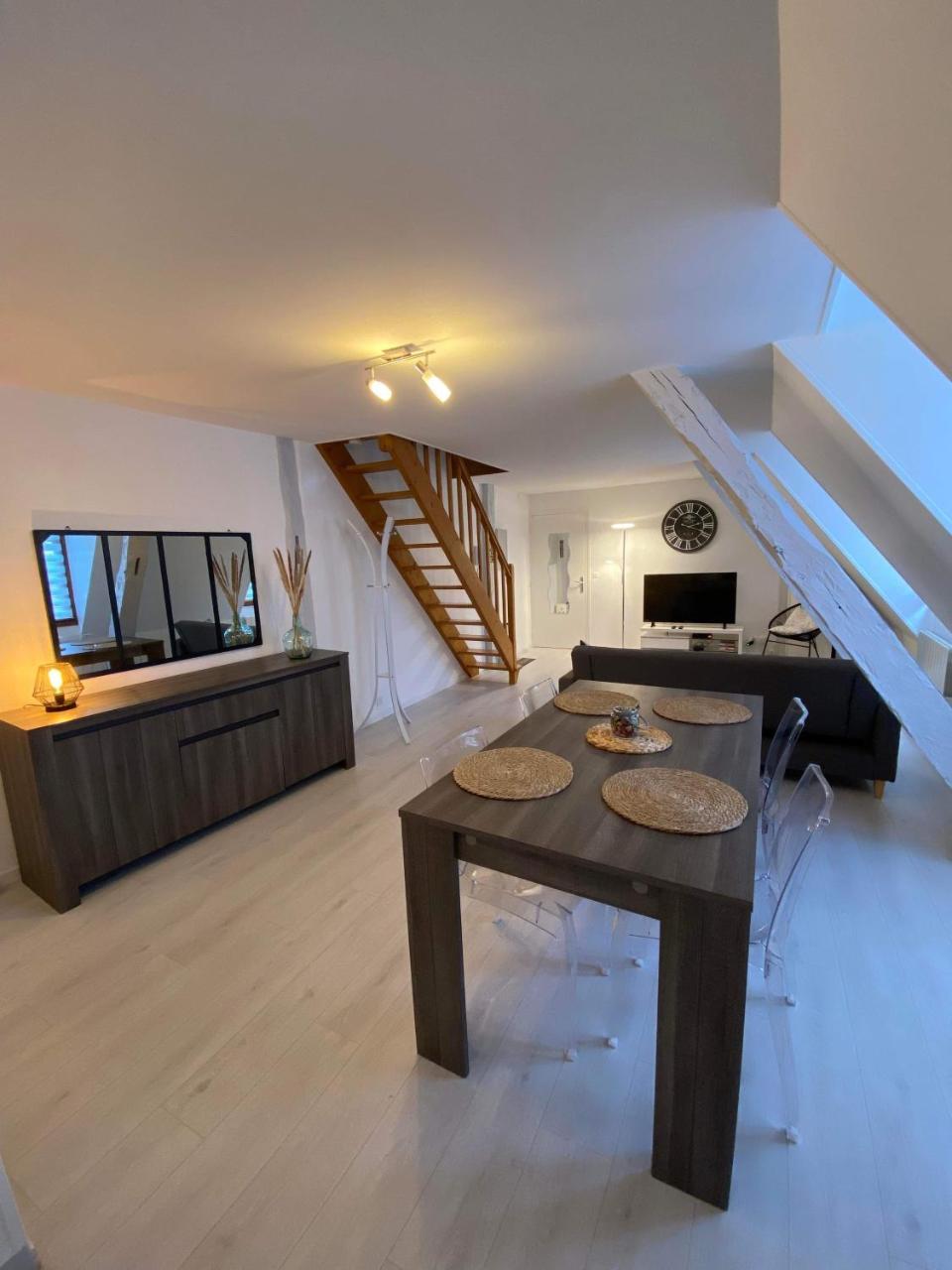 QUAI 65 3 pièces sur le port à 250 m de la rue piétonne et de la mer — 4-Star Luxury Hotel in Dieppe, France