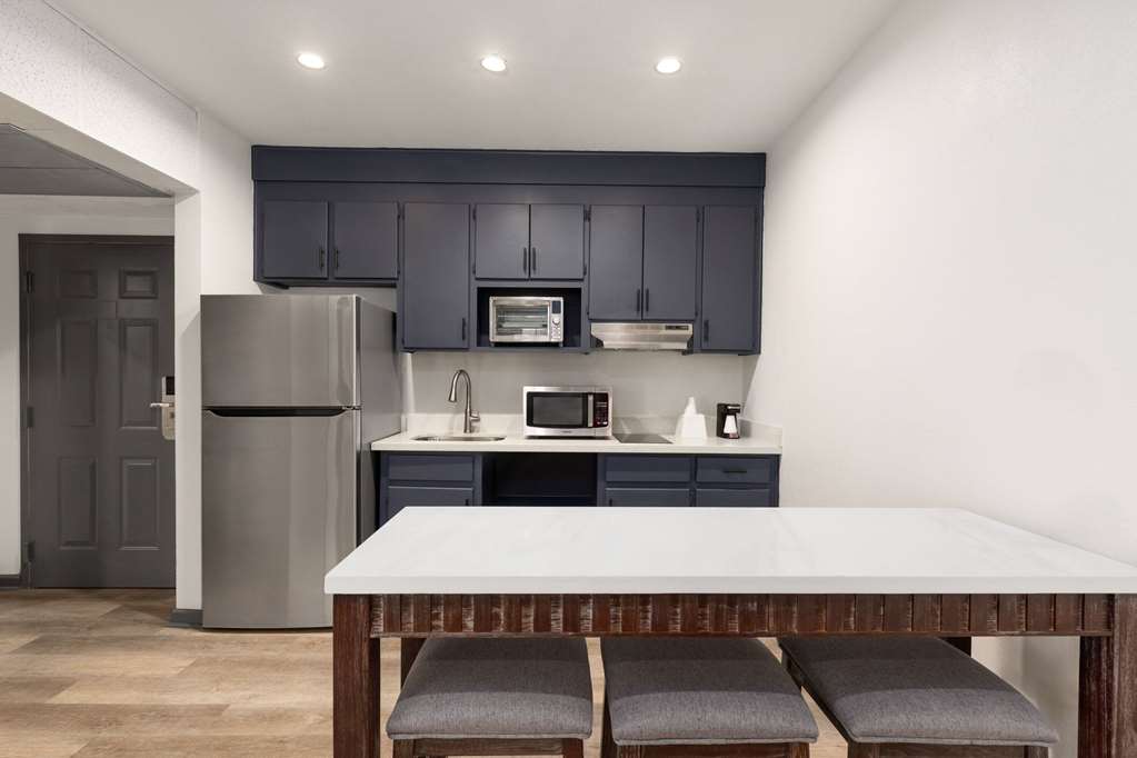 Ramada by Wyndham Studio Suites Dothan - photo 8