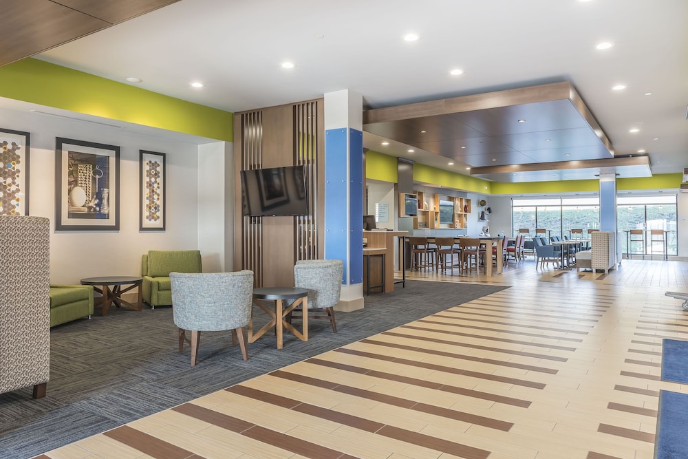 Holiday Inn Express & Suites Clarion By IHG - photo 39