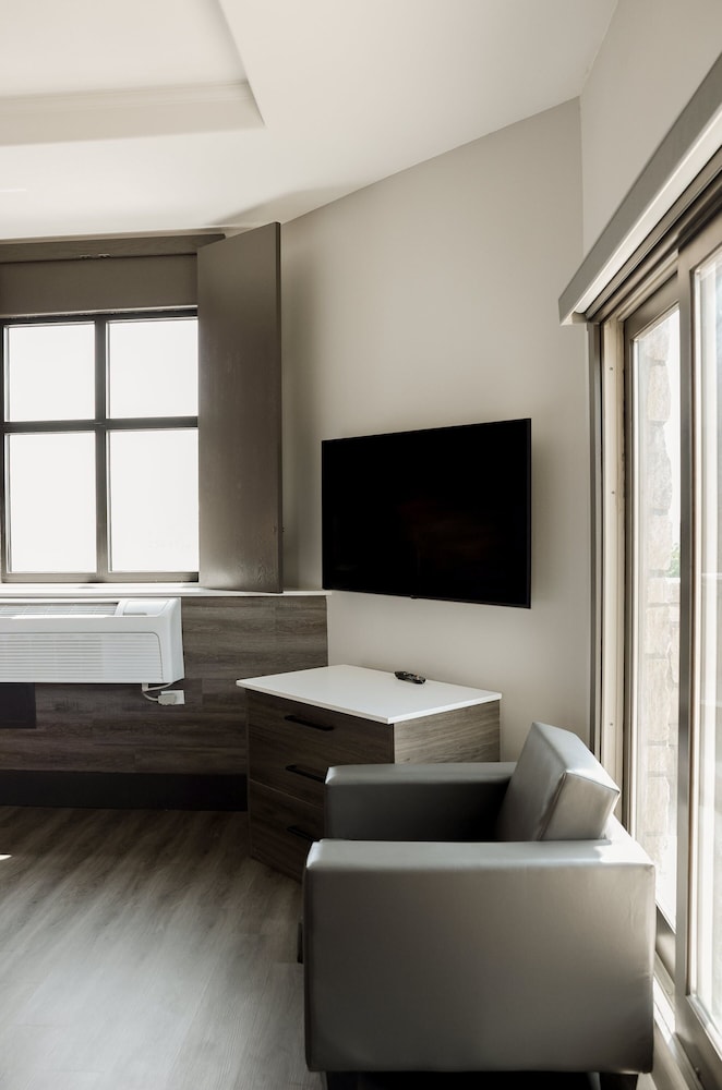 The Oread Lawrence Tapestry Collection by Hilton - photo 38