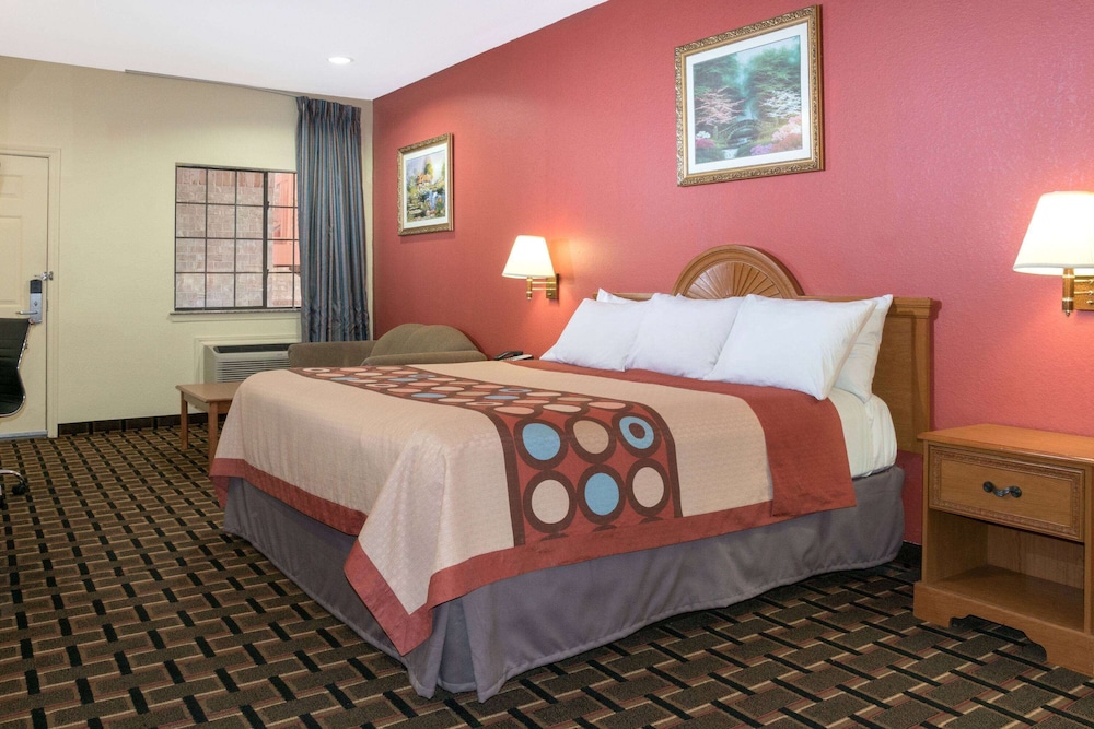 Super 8 by Wyndham Stafford Sugarland Area - photo 7