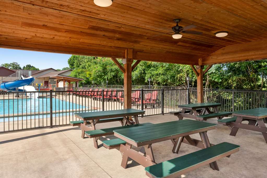 Howard Johnson by Wyndham Pigeon Forge - photo 17