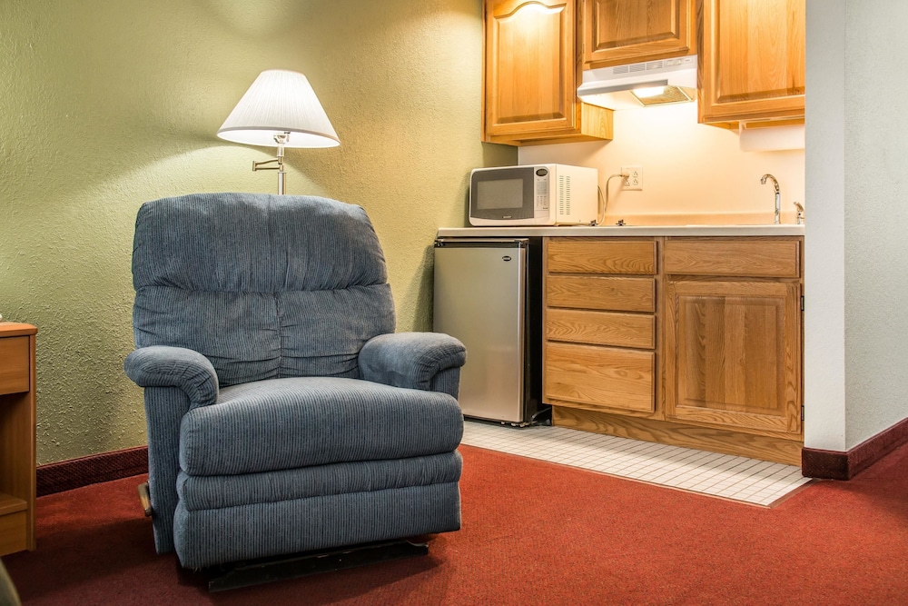 Hudson Inn & Suites - photo 7