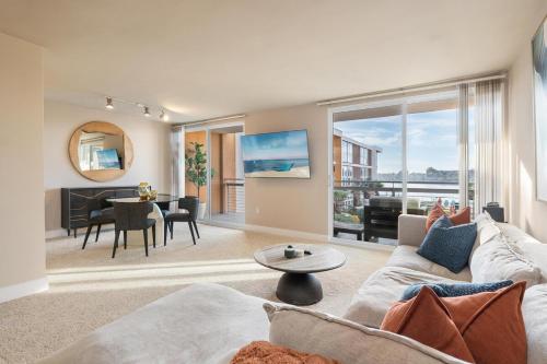 The Citrine Suite Water View Large Condo 2BR Marina — 4-Star Luxury Hotel in Los Angeles, United States