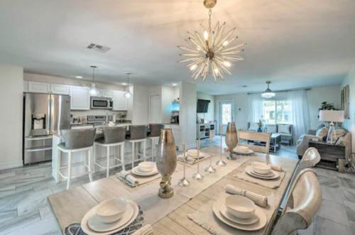 Luxury modern home Heated pool best Location — 4-Star Luxury Hotel in Port Charlotte, United States