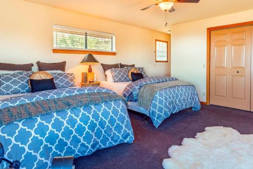 A Living Canvas Amazing Lake View Custom Home — Julian — photo 5