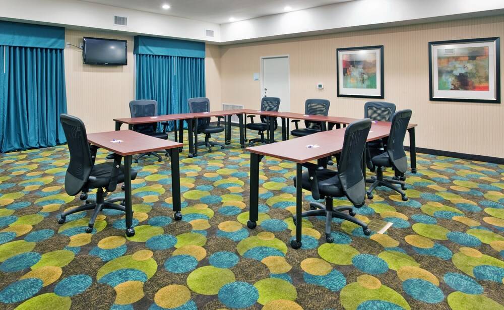 Holiday Inn Express & Suites Topeka North by IHG - photo 22