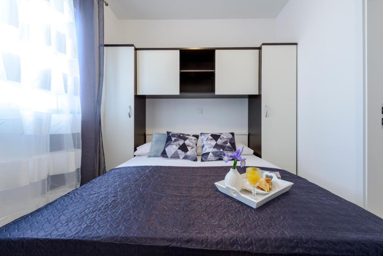 Lorelai Apartments