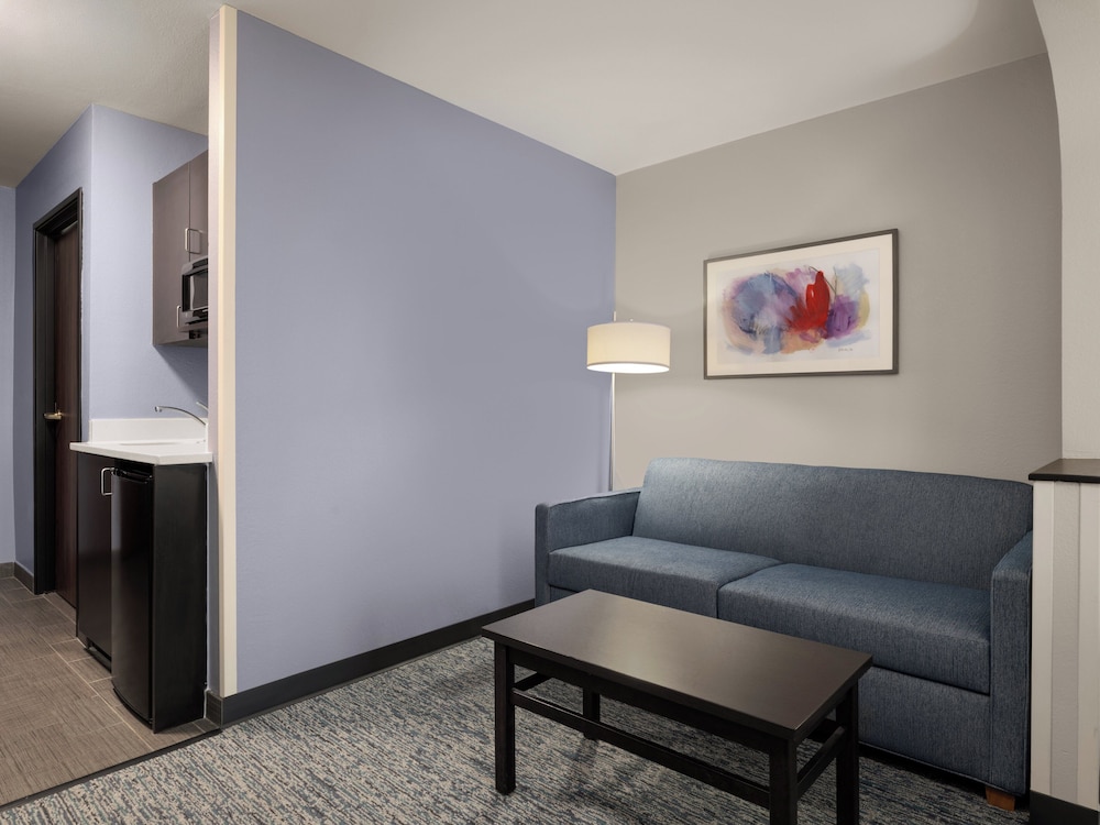 Garner Hotel Topeka West by IHG - photo 21