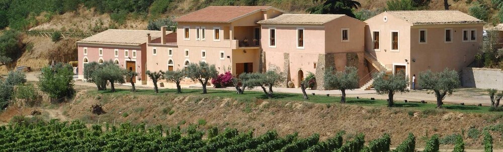 Antica Tenuta Del Nanfro — 4-Star Luxury Hotel in Caltagirone, Italy