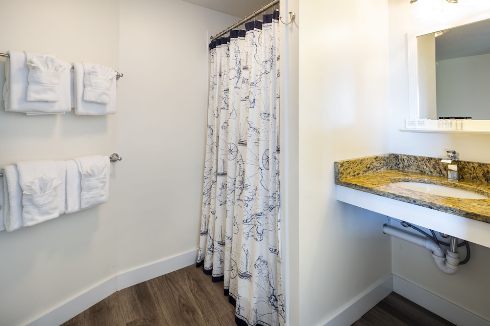 Breakwater Hotel - photo 23