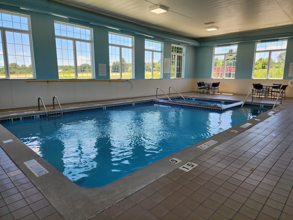 Holiday Inn Express Hotel & Suites Cadillac by IHG - photo 19