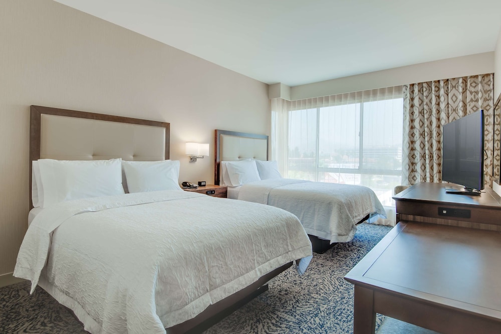 Hampton Inn & Suites Los Angeles Glendale - photo 30