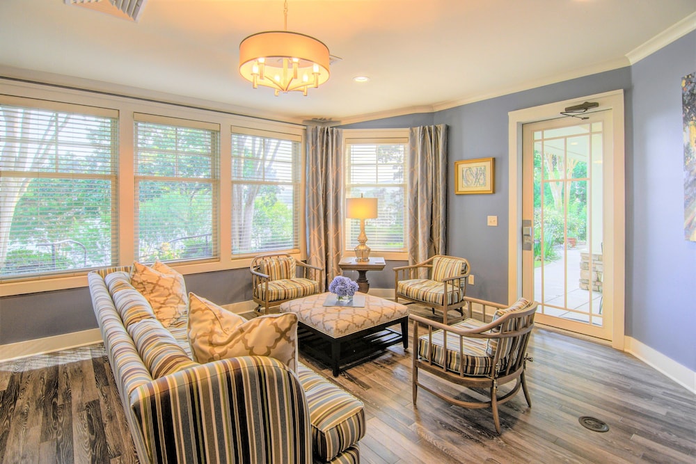 Lookout Point Lakeside Inn - photo 5