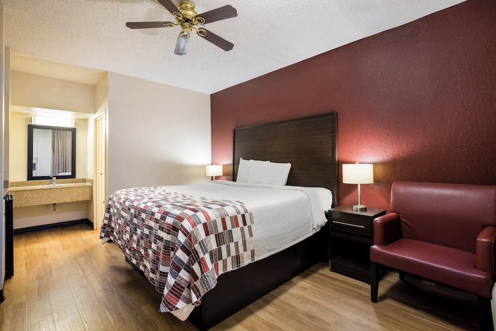 Red Roof Inn & Suites Statesboro University - photo 13