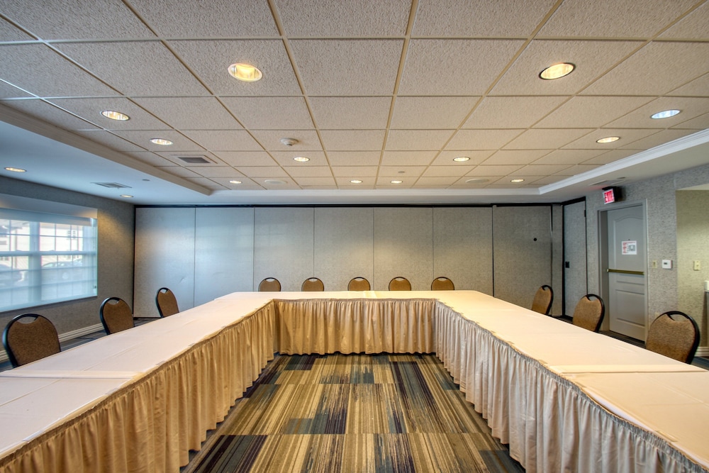 Holiday Inn Express Hotel & Suites Milwaukee Airport by IHG - photo 91