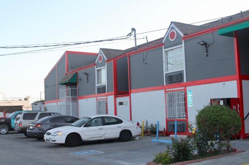 The Broadway Inn - photo 13