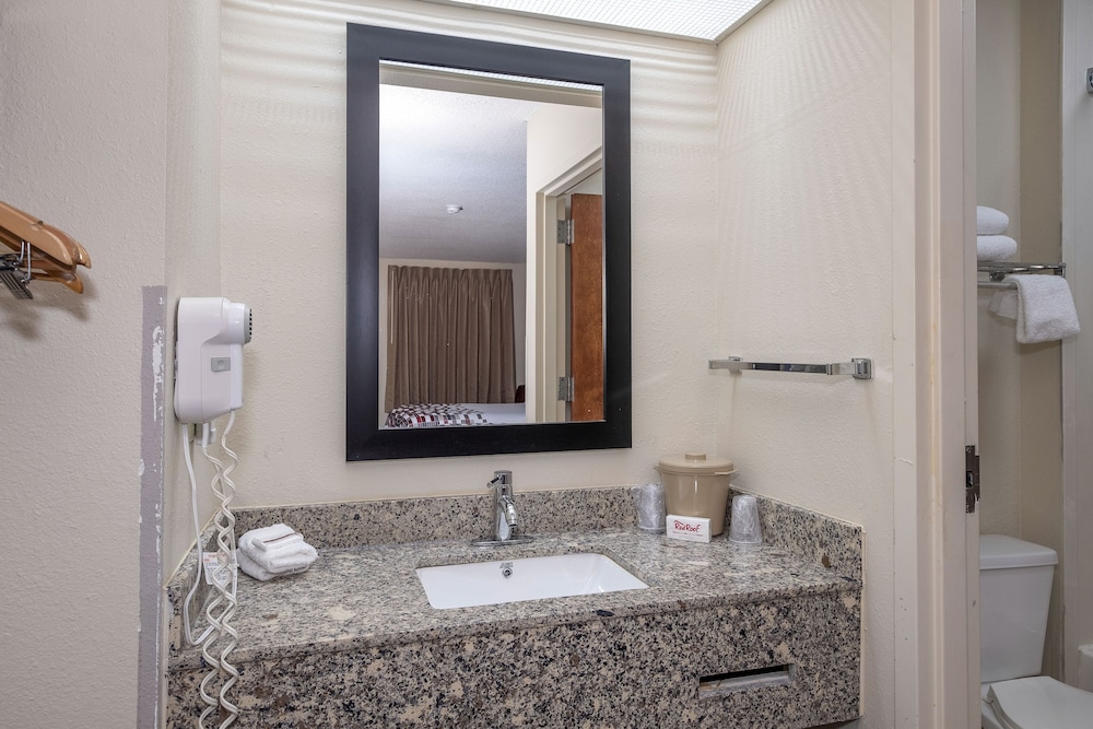 Red Roof Inn Prattville - photo 29