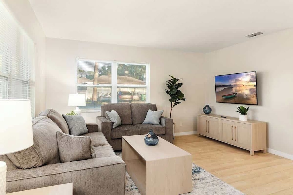 Spacious Duplex Zephyrhills #2 — hotel in Zephyrhills
