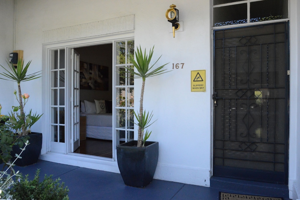 Birches Townhouse — 4-Star Luxury Hotel in East Melbourne, Australia