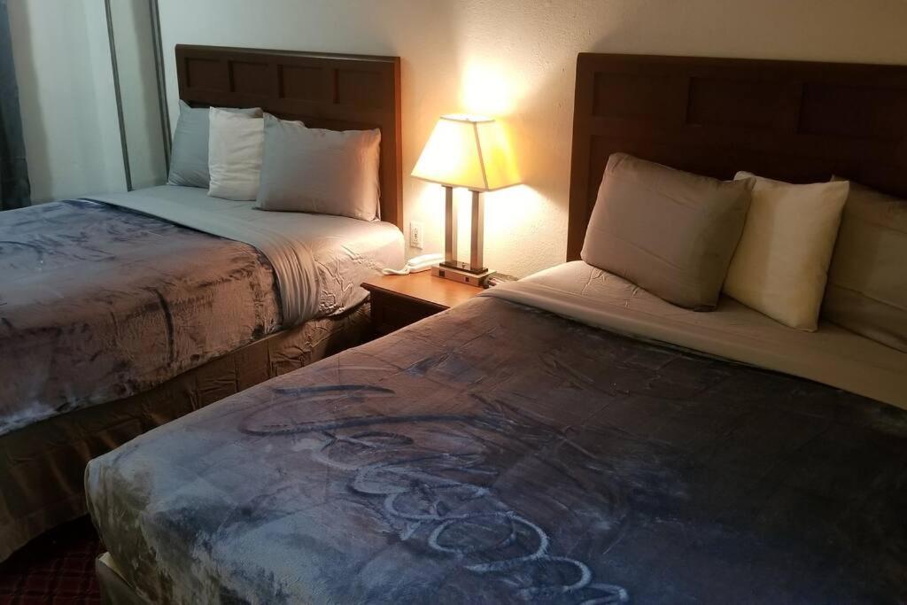 Hotel 2 Queen Beds Hotel Room 128 Booking — Stillwater