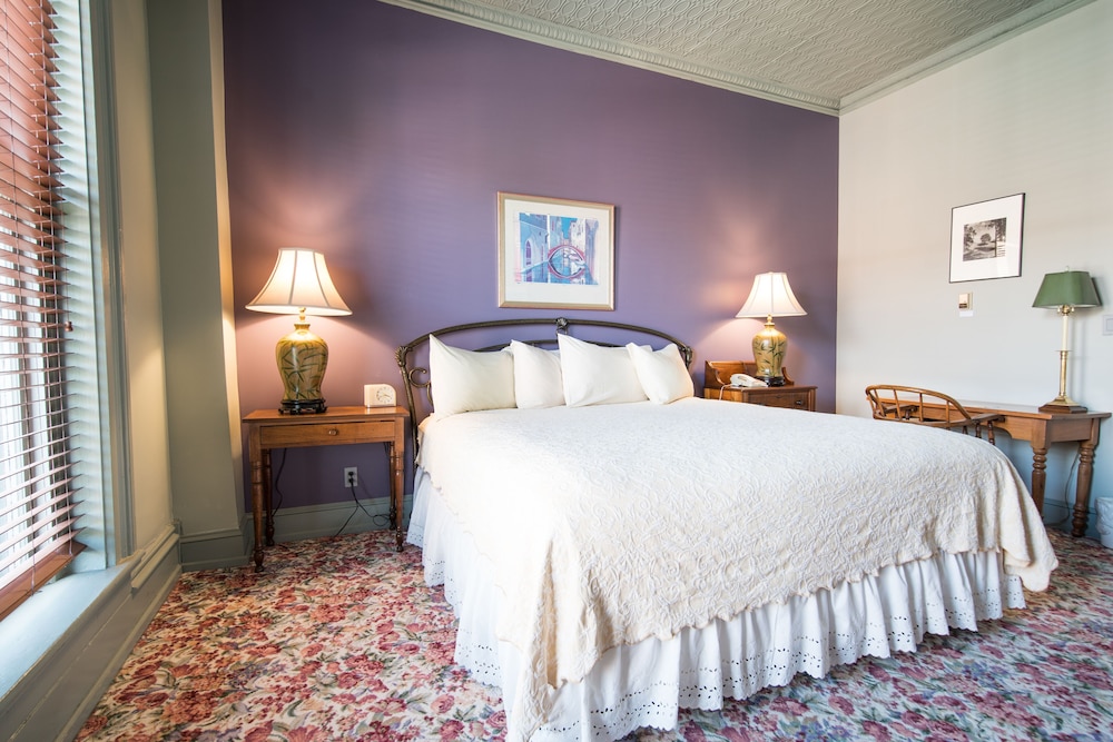 The Black Hawk Hotel - photo 13