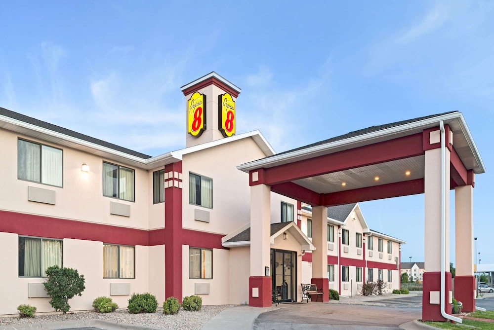 Super 8 by Wyndham Omaha Eppley Airport Carter Lake - featured photo
