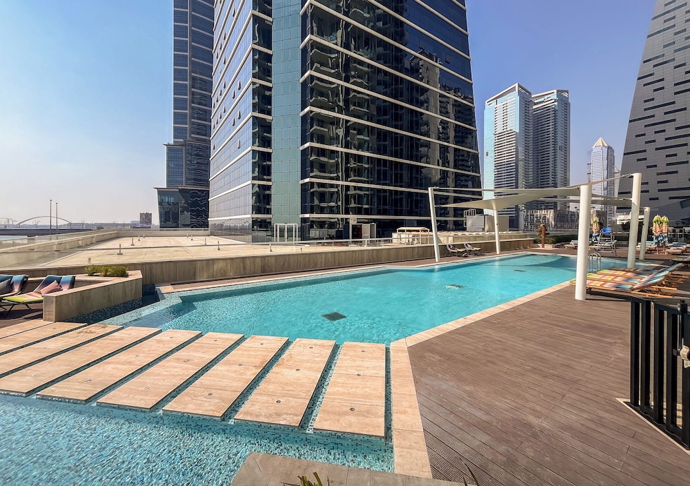 Mahogany 6 2BR 8PAX Infinity Pool & High floor — 4-Star Luxury Hotel in Dubai, United Arab Emirates