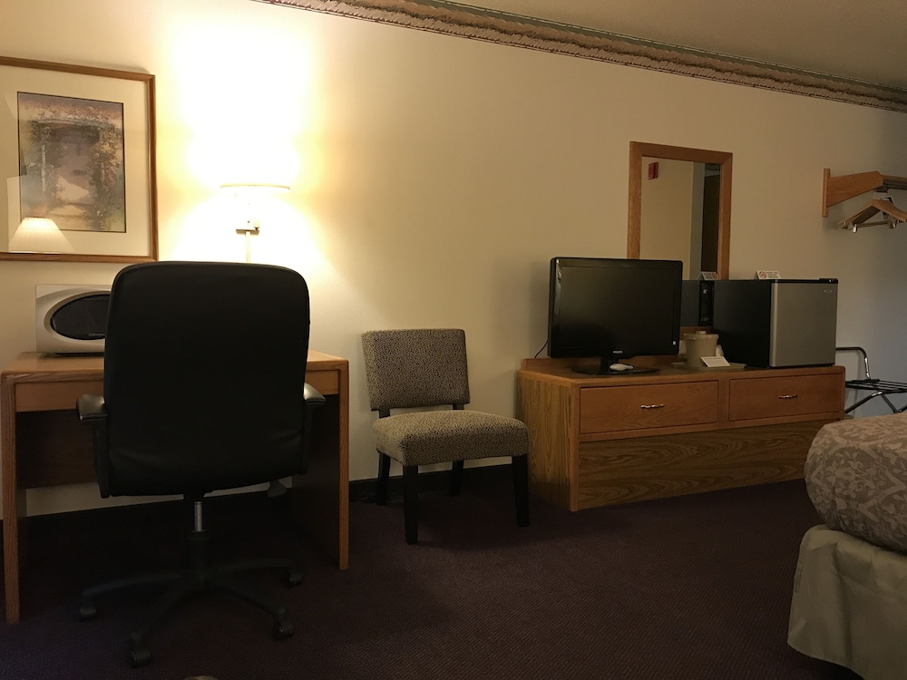 FairBridge Inn & Suites in Thorp WI - photo 7