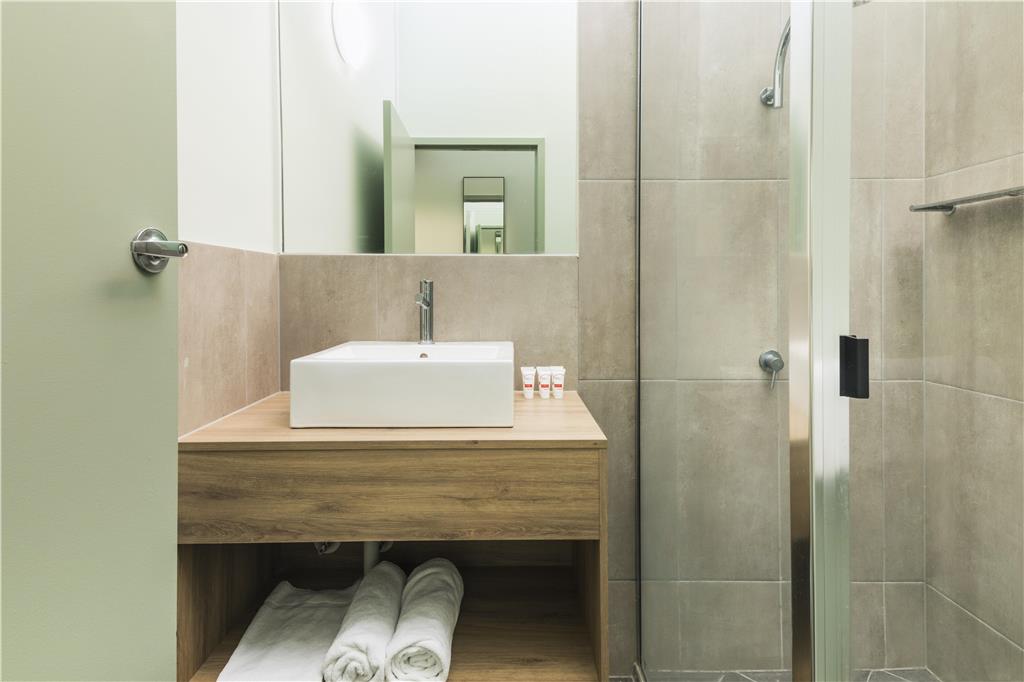 Nightcap at Atherton Hotel - carbon neutral hotel in Atherton