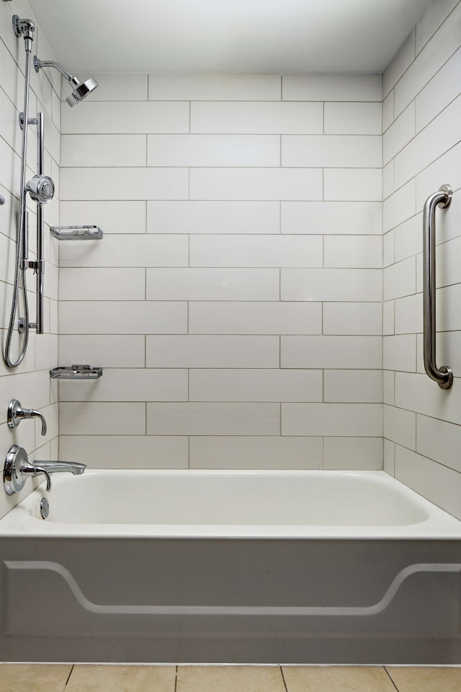DoubleTree by Hilton Fairfield Hotel & Suites - photo 17