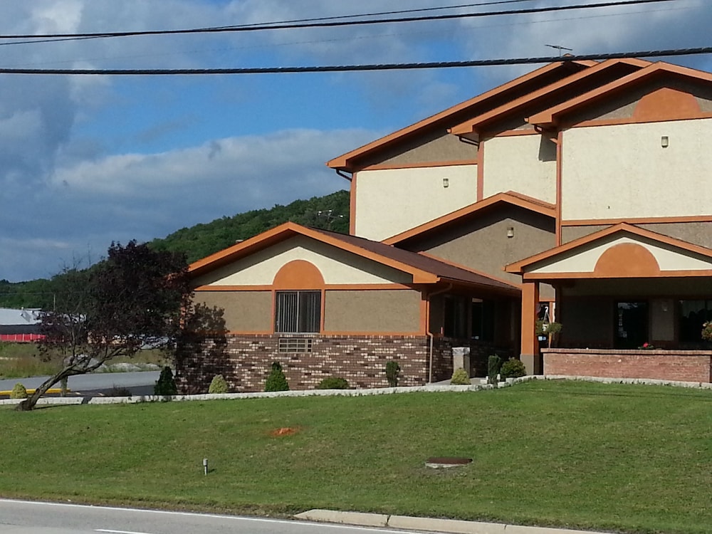 Super 8 by Wyndham Bedford - photo 15